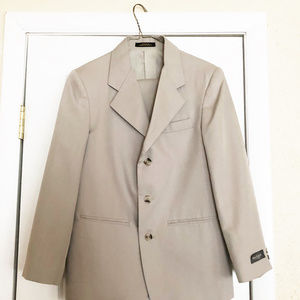 Van Heusen Jackets & Coats - Van Heusen boys size 14 suit khaki polyester rayon Van Heusen Jackets & Coats - Van Heusen boys size 14 suit khaki polyester rayon